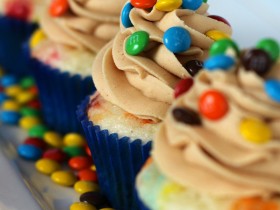 Peanut Butter M&M Cupcakes