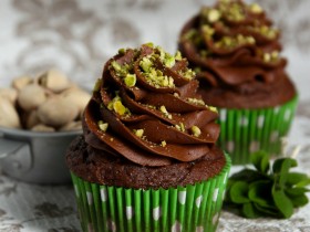 Chocolate Pistachio Cupcakes