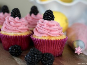 Blackberry Lemonade Cupcake