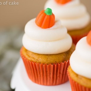 Classic Pumpkin Cupcakes with Creamy Cream Cheese Frosting