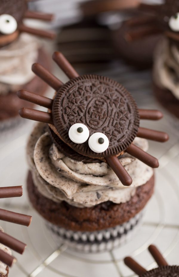 How to make Halloween Oreo Spider Cupcakes