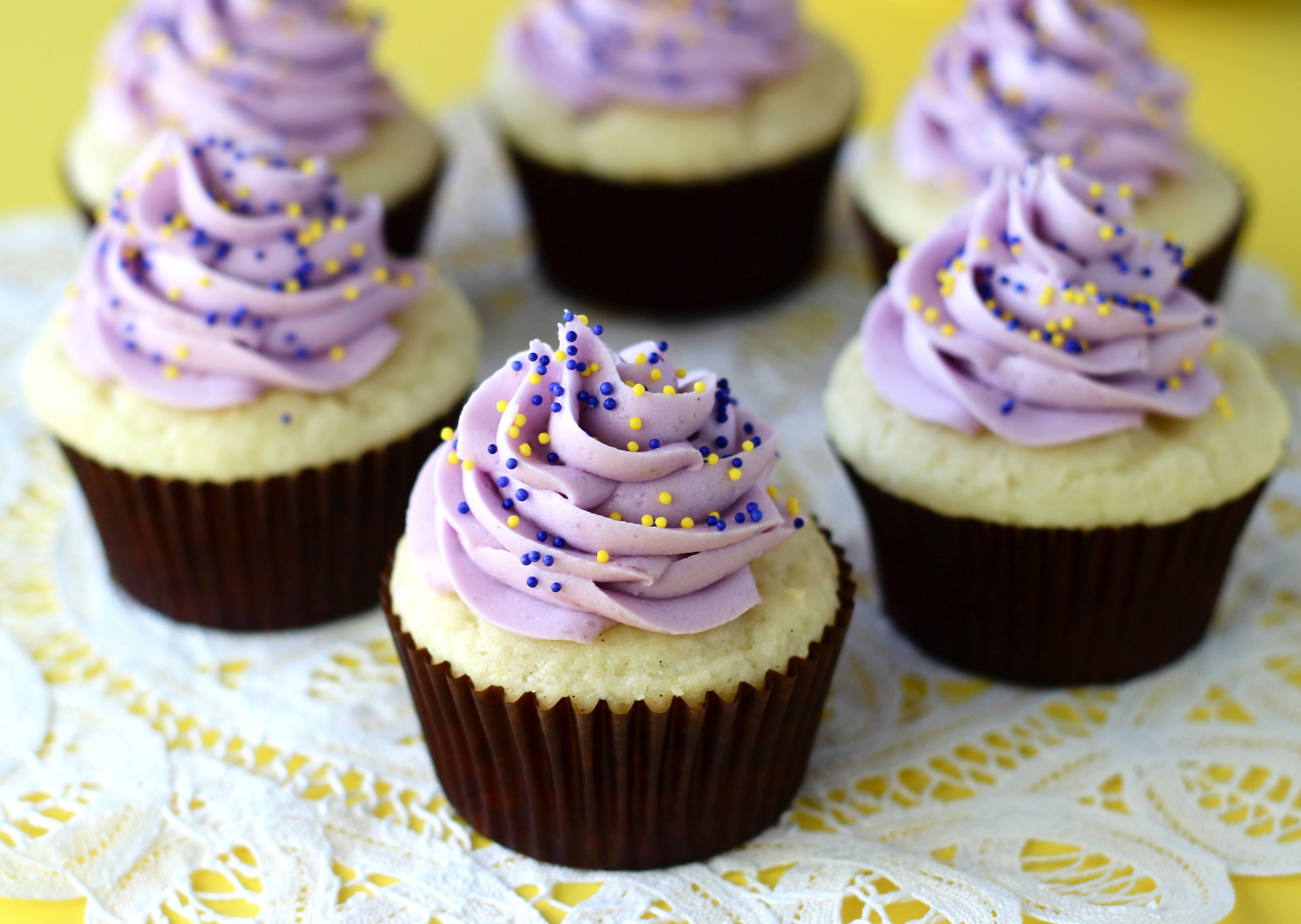 Blueberry Lemon Curd Cupcakes. 