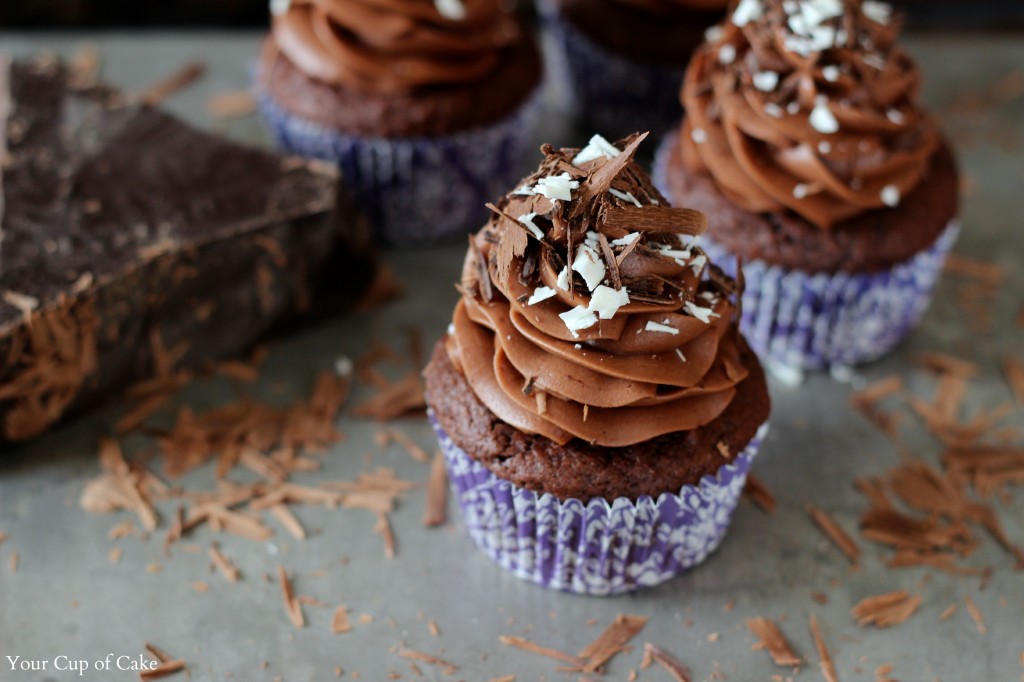Cupcakes with Sweet Mascarpone Filling