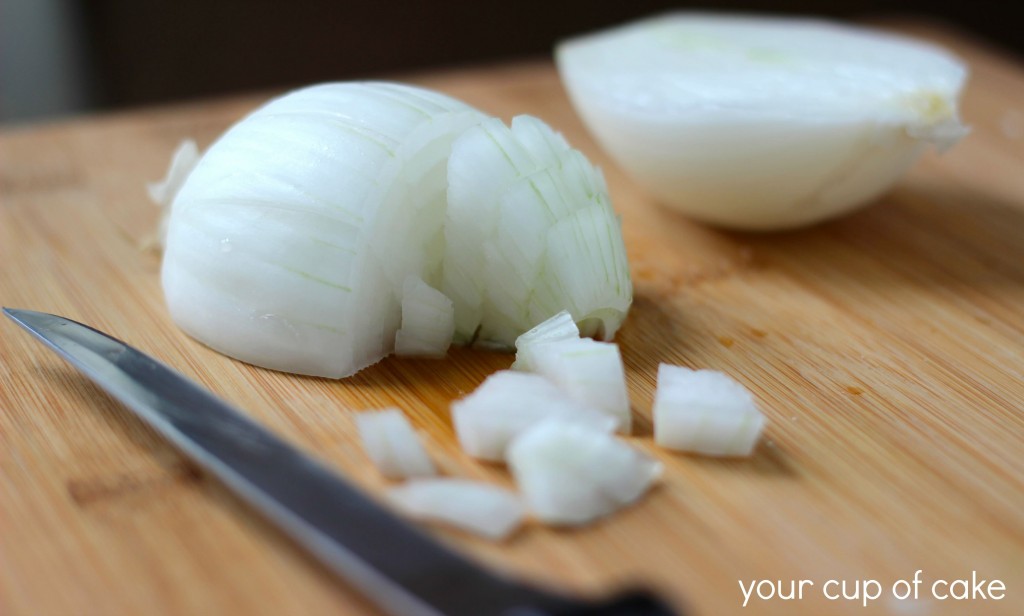 how to cut an onion