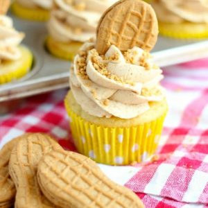 Easy Nutter Butter Banana Cupcakes!