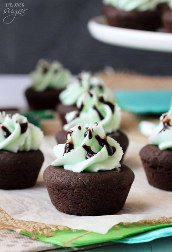 Mint Chocolate Cookie Cups | Life Love and Sugar