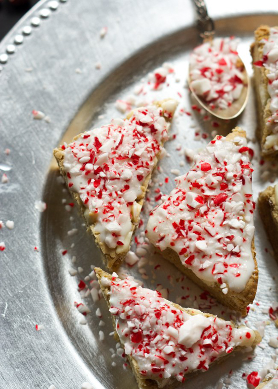Peppermint Crunch White Chocolate Blondies | The Housewife in Training Files