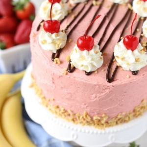 This Banana Split Cake is perfect for summer and so easy to make!