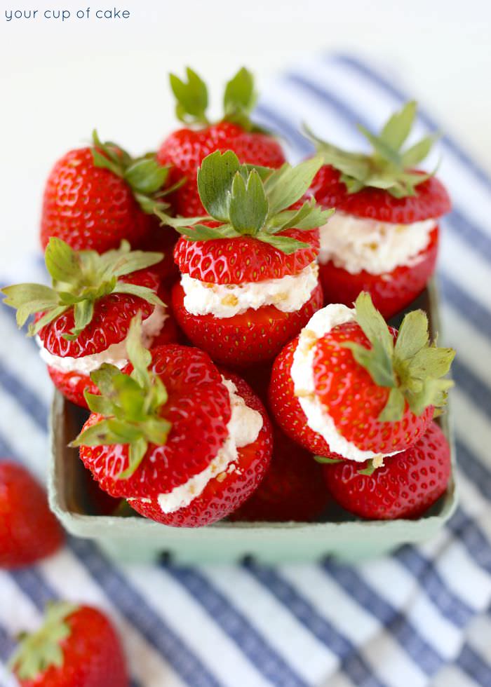 Strawberries stuffed with Cheesecake filling