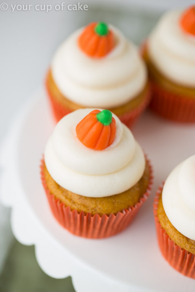 Classic Pumpkin Cupcakes with Creamy Cream Cheese Frosting 