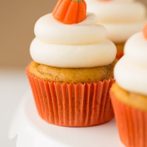 Classic Pumpkin Cupcakes with Creamy Cream Cheese Frosting