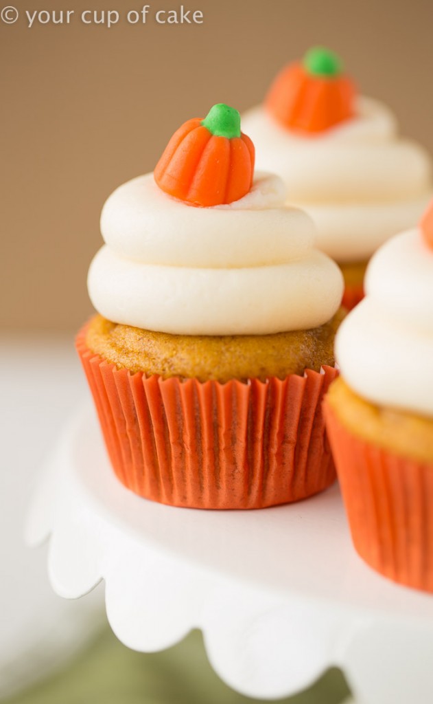Classic Pumpkin Cupcakes with Creamy Cream Cheese Frosting 