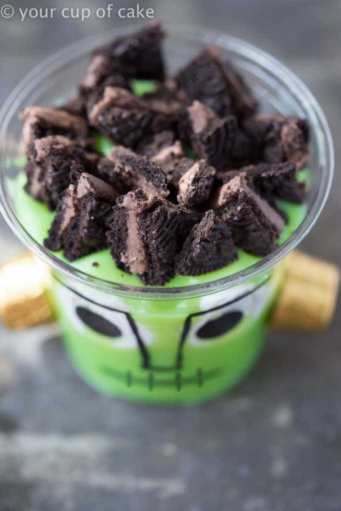 Frankenstein Pudding Cups using banana pudding, Oreos and Rolos! 