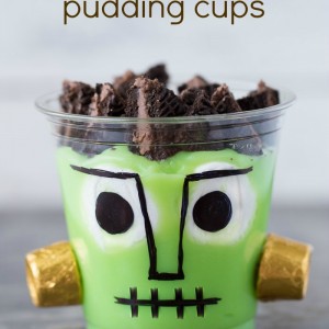 Frankenstein Pudding Cups using banana pudding, Oreos and Rolos! So cute and perfect for the kids!