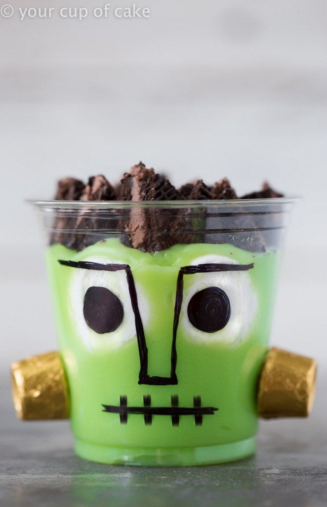 Frankenstein Pudding Cups using banana pudding, Oreos and Rolos! 