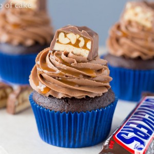 Snickers Cupcakes with chocolate peanut butter frosting! These are SO good!