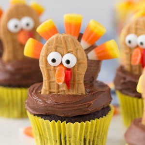 Cute Turkey Cupcakes using Oreos and Nutter Butters