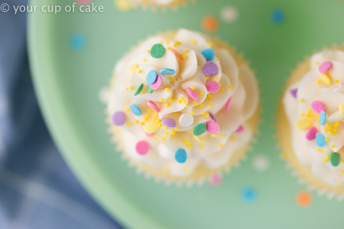 Easy Easter Cupcakes with sprinkles!