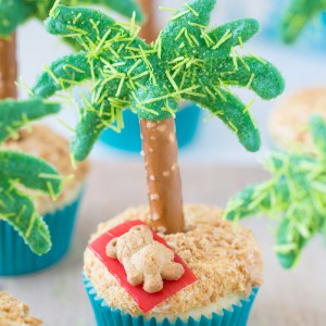 Cute Palm Tree Cupcakes for a show stopper dessert this summer!