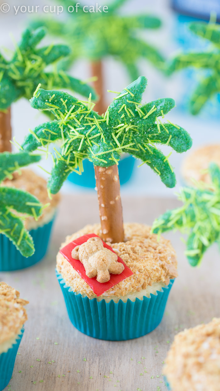 Cute Palm Tree Cupcakes for a show stopper dessert this summer! 