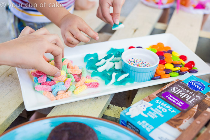 Decorating Cupcakes with Kids, so fun and easy!