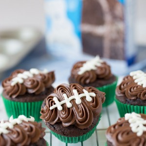 Easy Football Cupcakes with a video to show you how to decorate!