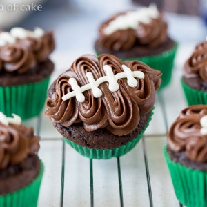 Easy Football Cupcakes with a video to show you how to decorate!