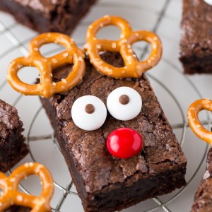 Rudolph the Red Nose Reindeer Brownies! An easy way to dress up brownies for Christmas