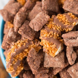 (Better than a) Make Out Muddy Buddies! Perfect for valentines treats or any night at all! This recipe is SO easy and it's the BEST Muddy Buddy recipe ever!