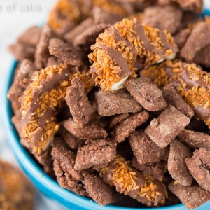 (Better than a) Make Out Muddy Buddies! Perfect for valentines treats or any night at all! This recipe is SO easy and it's the BEST Muddy Buddy recipe ever!