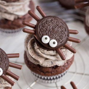 Halloween Oreo Spider Cupcakes that kids can help make