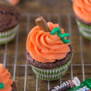 Pumpkin Swirl Cupcakes an easy halloween dessert