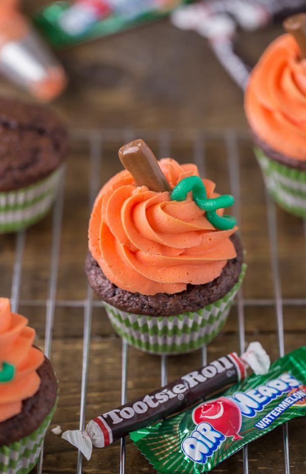 Pumpkin Swirl Cupcakes an easy halloween dessert