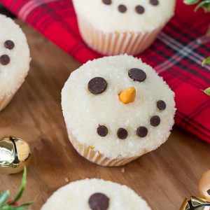 Easy Snowman Cupcakes for Christmas