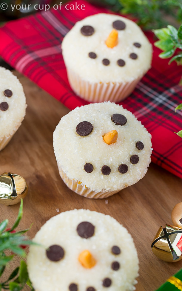 christmas snowman cupcake