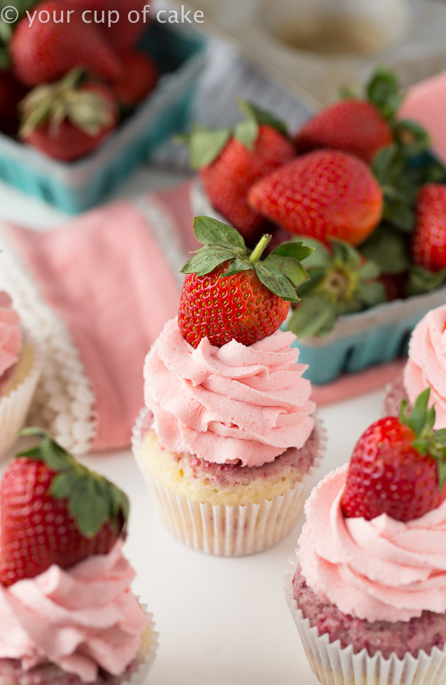 Cute and Easy Strawberries and Cream Cupcakes