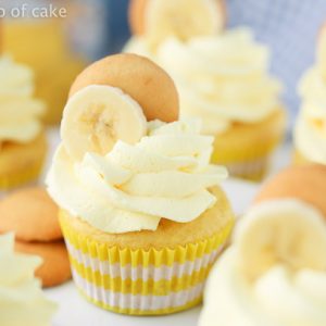 Super Easy Banana Cream Cupcakes with fluffy whipped cream frosting