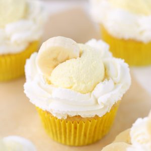 Banana Cream Pie Cupcakes made with pudding mix!