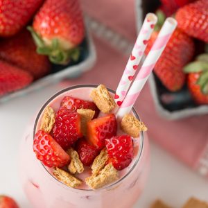 Healthy smoothie recipe! Skinny Strawberry Cheesecake Smoothie