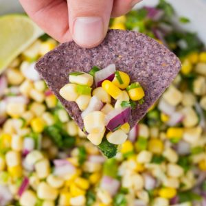 This Copycat Chipotle Corn Salsa is AMAZING! So fresh and only 6 ingredients!