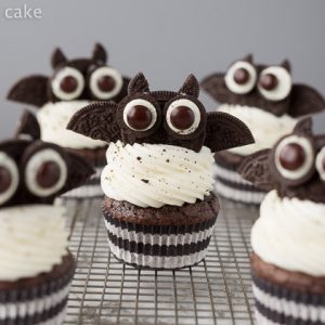 Oreo Bat Cupcakes for Halloween the kids will love!