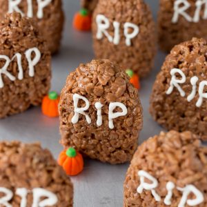 The Easiest Halloween Treat EVER! Tombstone Rice Krispie Treats