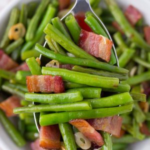 My FAVORITE side dish to make Bacon Garlic Green Beans