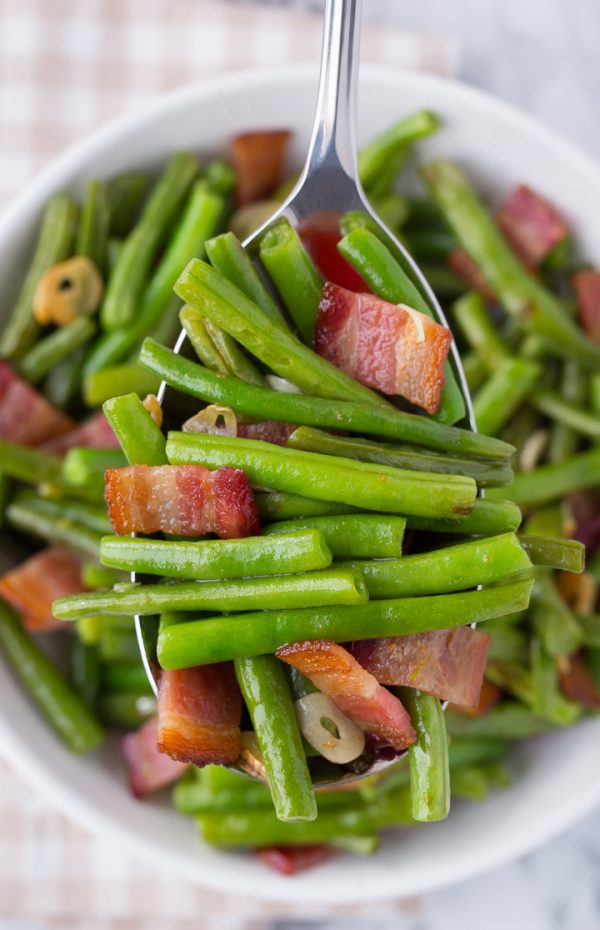 My FAVORITE side dish to make Bacon Garlic Green Beans
