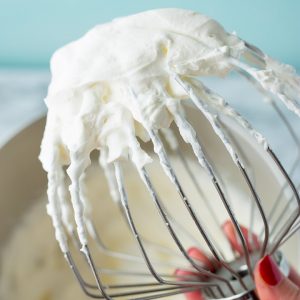 How to keep whipped cream from melting: Stabilize your whipped cream!