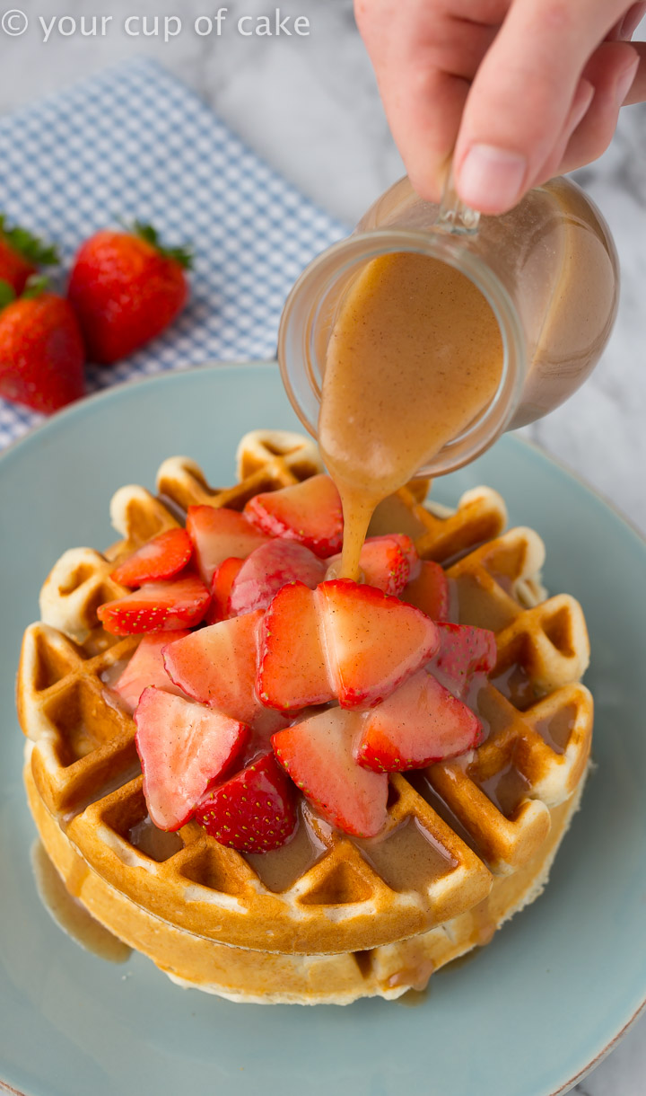 IN LOVE with this Cinnamon Roll Buttermilk Syrup recipe