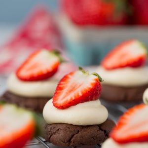 OBSESSED with this recipe! World's Best Cake Mix Cookies