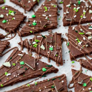 LOVE this recipe for Chocolate Mint Brownie Bark