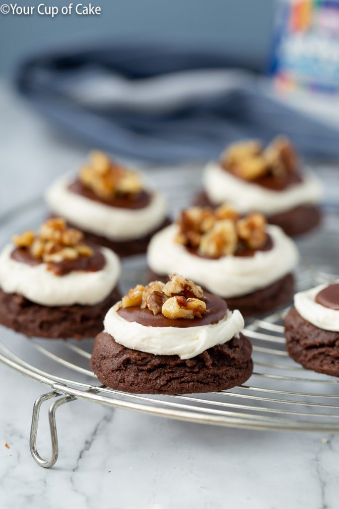 IN LOVE with this easy cake mix recipe for Mississippi Mud Cookies!