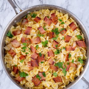 Yum!! Easy One Pot Bacon Alfredo Pasta